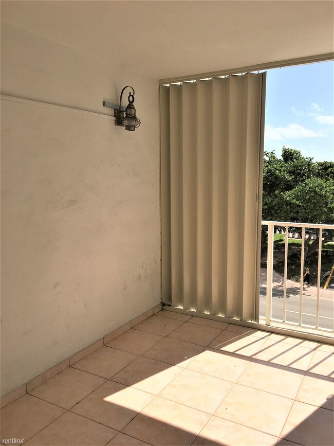 Building Photo - 6450 Collins Ave