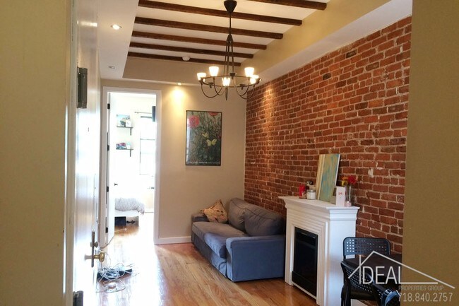 Building Photo - 912 St Johns Pl