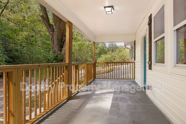 Foto del edificio - 501 Reads Lake Rd