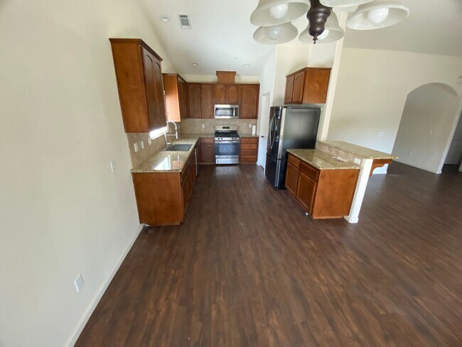 Building Photo - Lovely Home for rent in Visalia,Ca