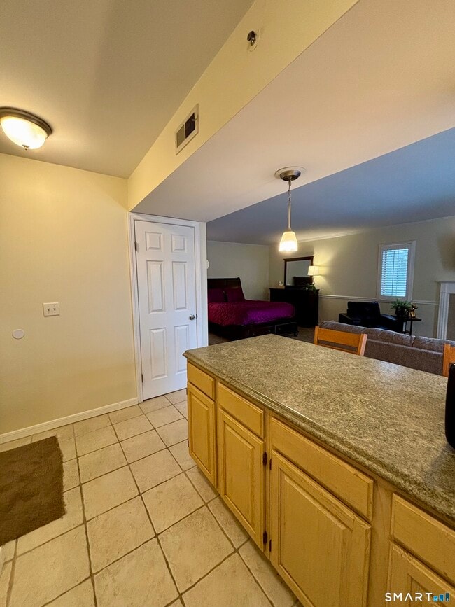 Foto del edificio - 221 Old Pond Ln