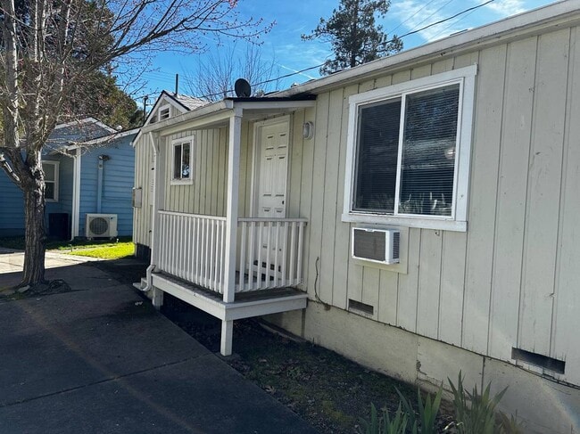 Building Photo - 1370 Lee St