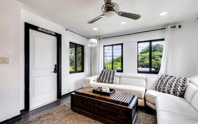 Foto del edificio - 168 NW 53rd St