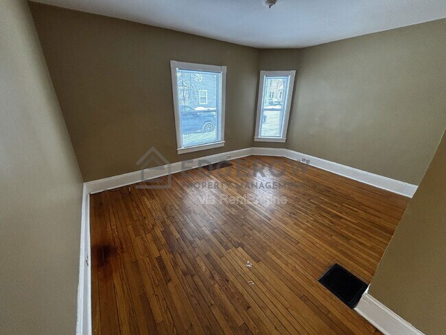 Foto del edificio - 1010 Helen St NE