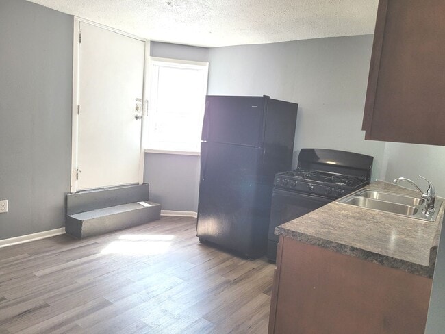 Interior Photo - 1710-14 Bradford