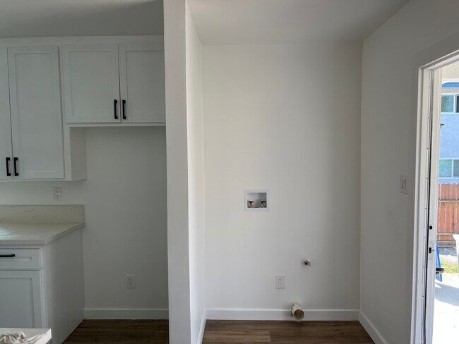 Building Photo - 411 N Idaho St