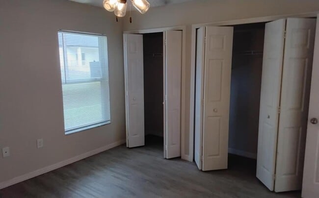 Building Photo - 9426 N Manashee Dr