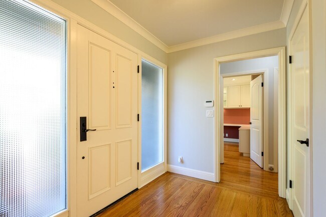 Foto del edificio - Custom Remodeled Ranch Home in Park-like S...