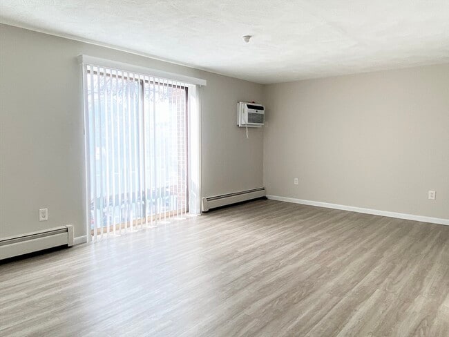 Building Photo - 128 Salem St