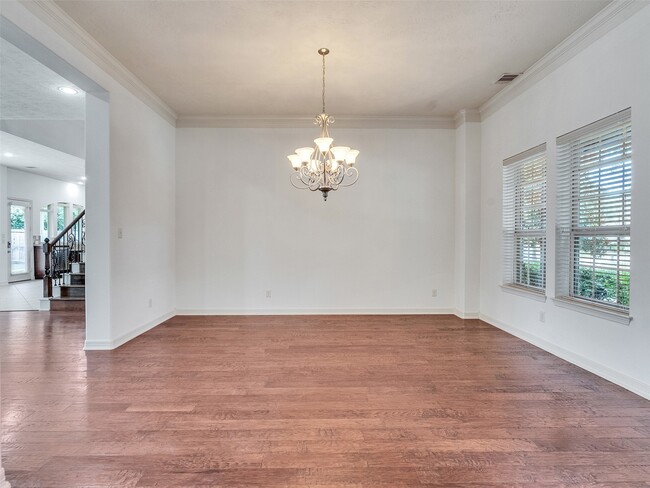 Foto del edificio - 28003 Iberville Glen Dr