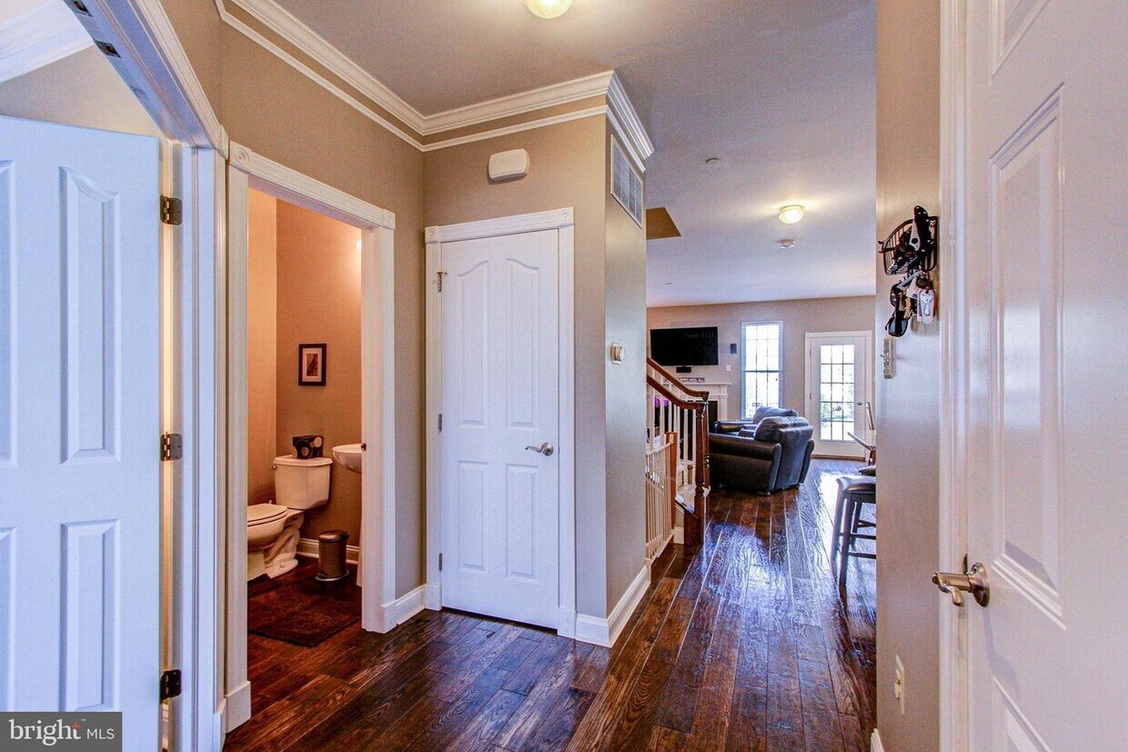 Primary Photo - 907 Caralea Dr