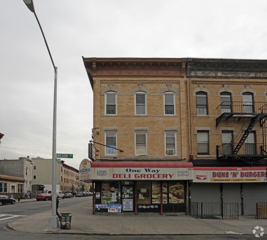 Building Photo - 625 Wilson Ave
