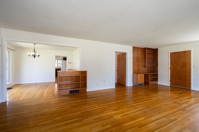 Foto del edificio - Gorgeous Audubon Park Home with Detached G...