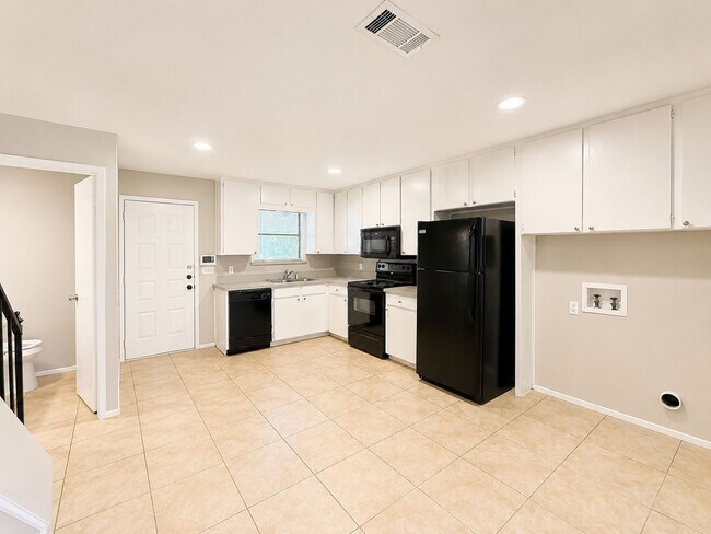 Building Photo - 509 S Beverly St