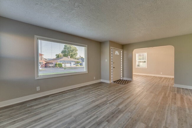 Building Photo - 2908 Hemlock St