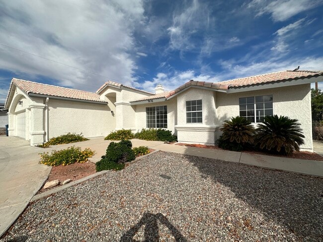 Building Photo - 3036 Ranchero Dr