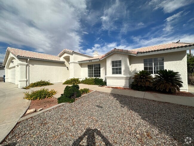 Building Photo - 3036 Ranchero Dr