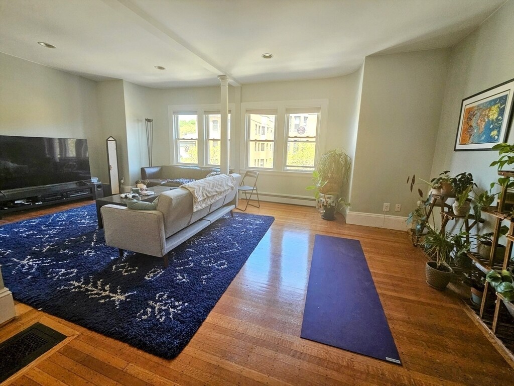 Foto principal - 686 Washington St