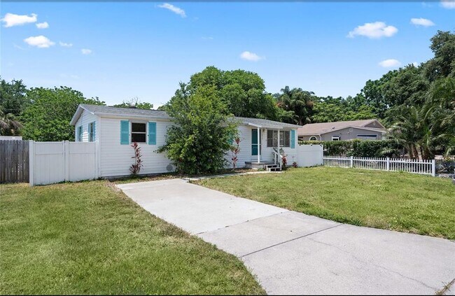 Building Photo - 1610 St Catherine Dr W