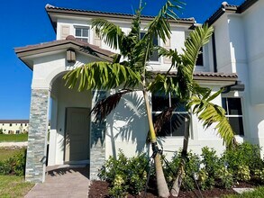 Building Photo - 2776 SE 26th Ave