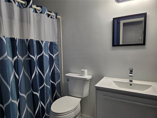 Foto del edificio - 842 Banks Rd