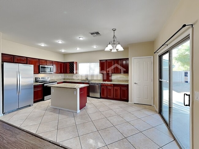 Foto del edificio - 4816 S 23rd Dr