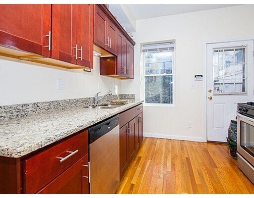 Building Photo - 14 Nonquit St