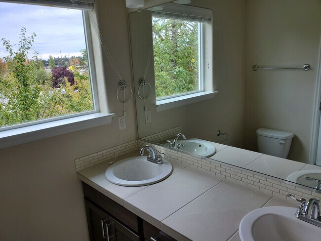 Foto del edificio - Great Community, Quiet Living Across from ...