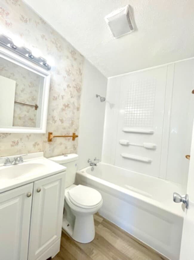 Building Photo - 3 Bed 1 Bath