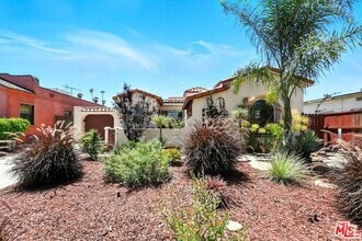 Building Photo - 8853 S Halldale Ave
