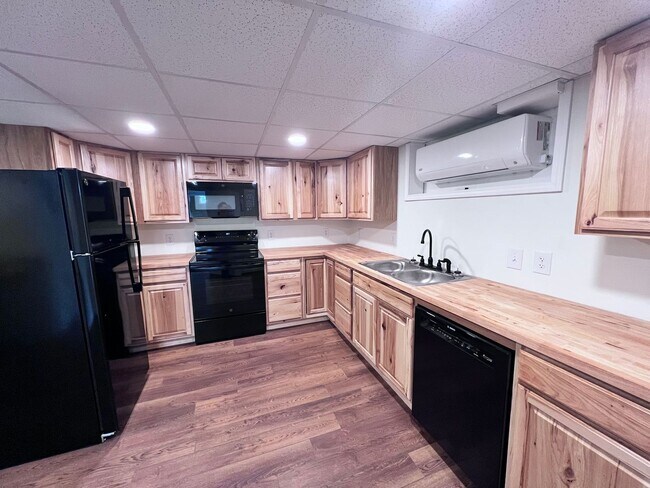 Foto del edificio - For Rent Mocksville Unit B