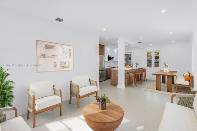 Foto del edificio - 524 NE 65th St