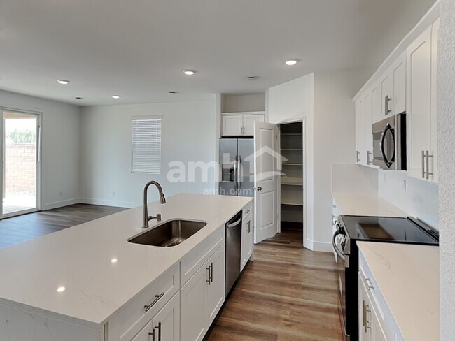 Building Photo - 11122 Magallanes St