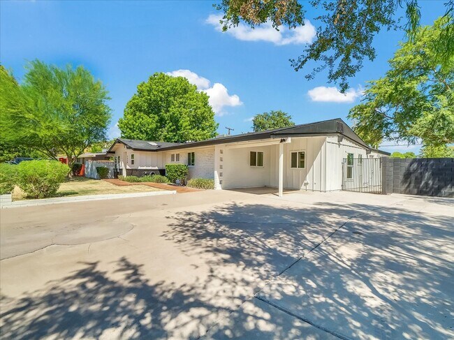 Building Photo - 1310 W Palmaire Ave
