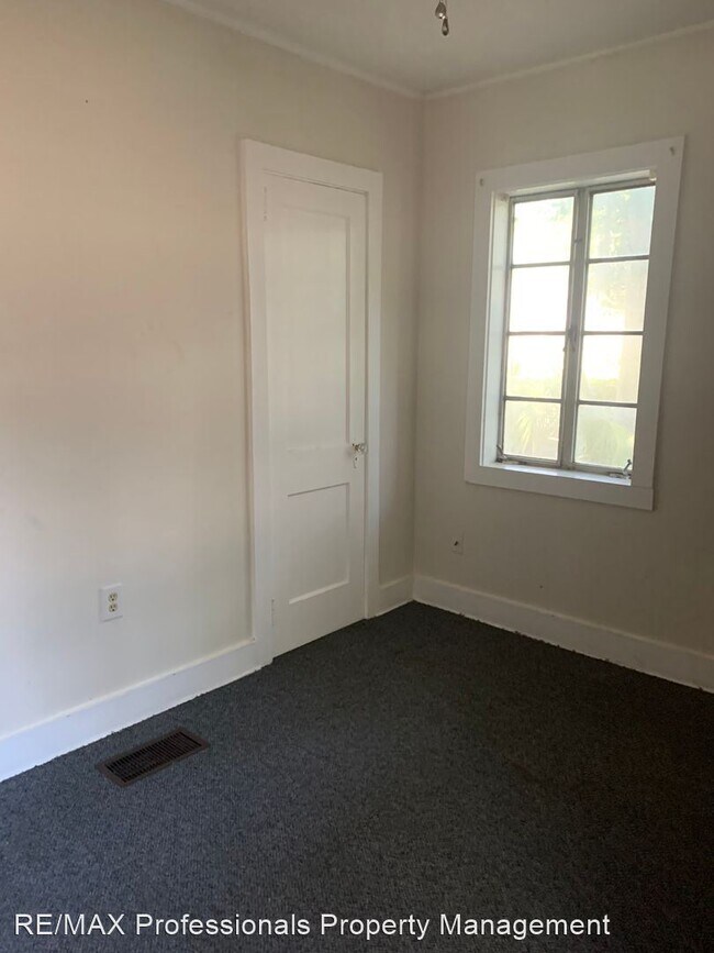 Building Photo - 2 br, 1 bath House - 211 SW McFarlane Avenue