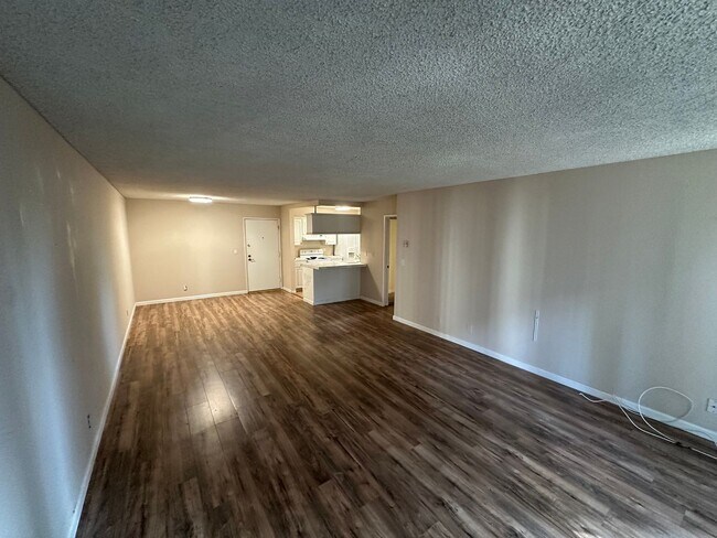 Foto del edificio - 2 Bed, 2 Bath Condo in Cross Creek Village...