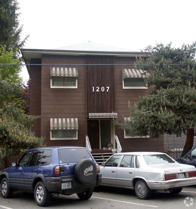 Hilltop Apartments 1207 Altheimer St WA Apartments for Rent