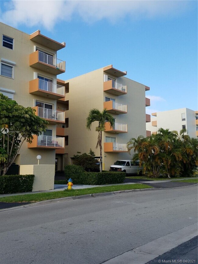 Foto del edificio - 3545 NE 167th St
