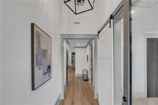 Building Photo - 64 Villa Rd