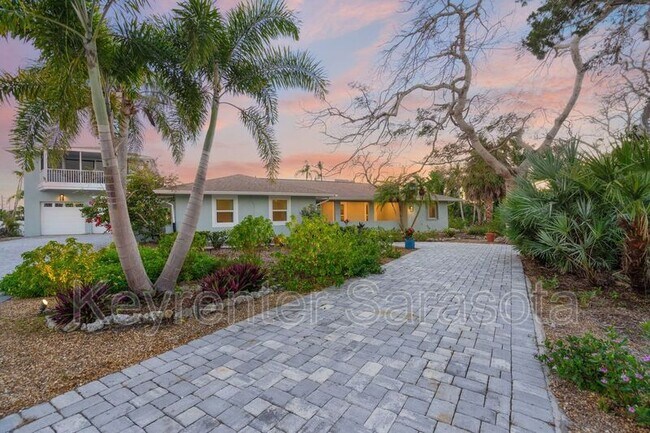 Foto del edificio - 8560 Heron Lagoon Cir