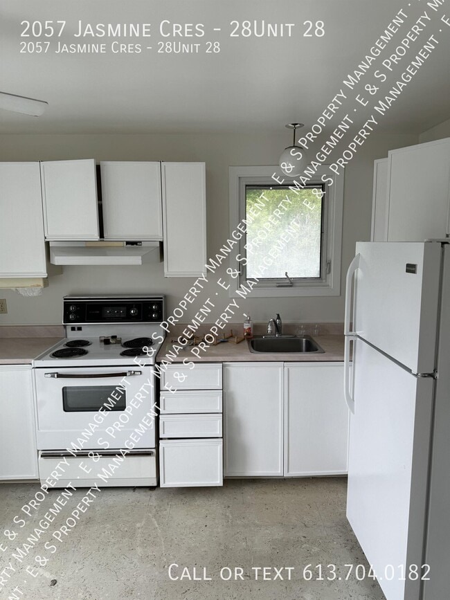 Building Photo - 2057 Jasmine Crescent