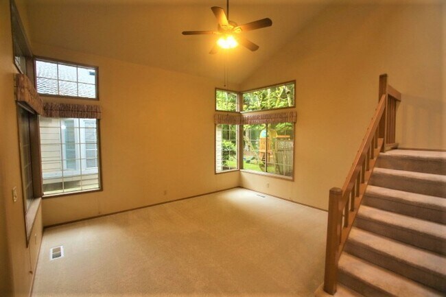Photo - Beautiful 2 Story 3 Bed 2.5 Bath in Sammamish House