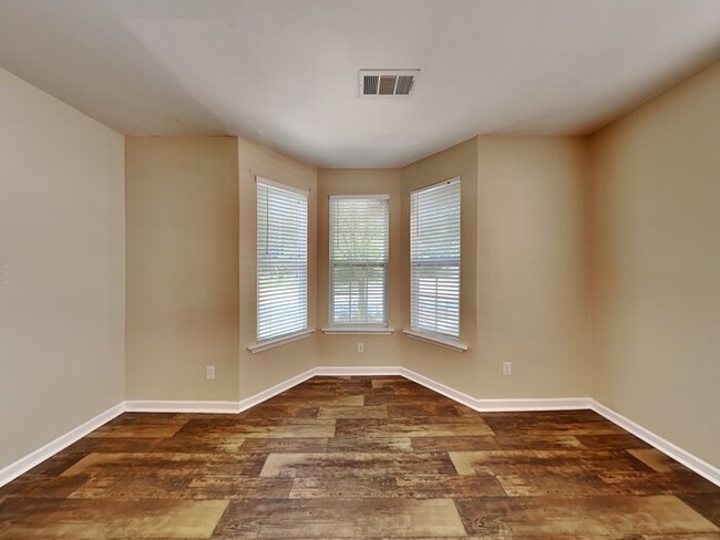 Foto del edificio - Beautiful 3 bedroom 2.5 bathroom home in V...