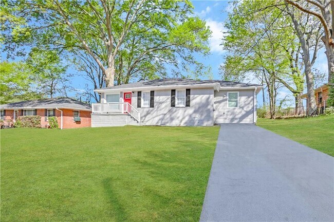 Building Photo - 2052 W Flat Shoals Terrace