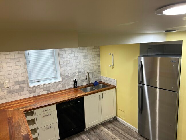 Lavavajillas con ventana de salida - 2541 Bittersweet Ln