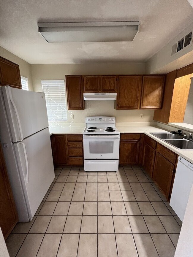 Foto del edificio - Olive Square 2 Bedroom Townhouse