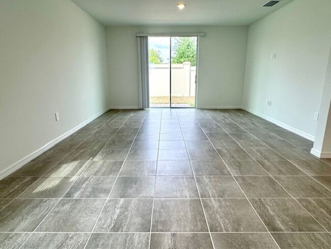 Foto del edificio - Brand new, energy-efficient 4 Bedroom Home...