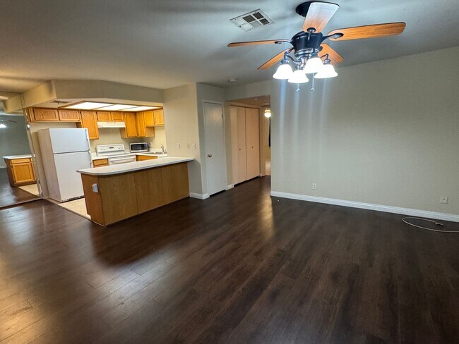 Building Photo - 8410 Eldora Ave