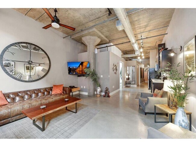Foto del edificio - 718 N Washington Ave