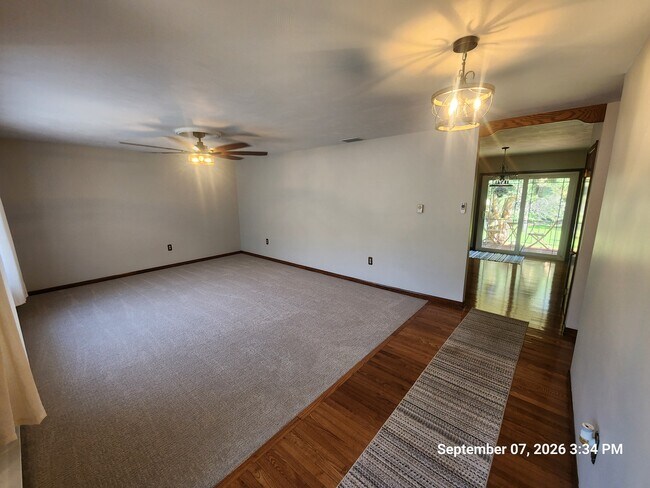 Sala de estar - 218 1/2 Wyalusing St